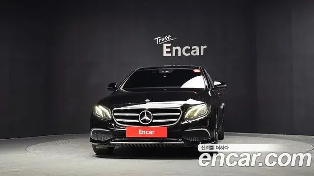 Mercedes-Benz E-Class 2019 — ფოტო 8/32