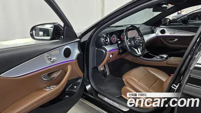 Mercedes-Benz E-Class 2019 — ფოტო 25/32