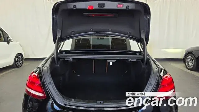 Mercedes-Benz E-Class 2019 — ფოტო 14/32