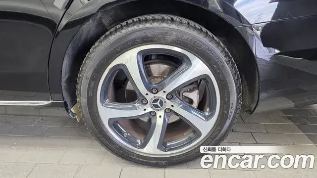 Mercedes-Benz E-Class 2019 — ფოტო 24/32