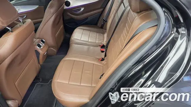 Mercedes-Benz E-Class 2019 — ფოტო 16/32