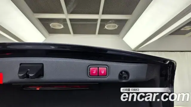 Mercedes-Benz E-Class 2019 — ფოტო 18/32