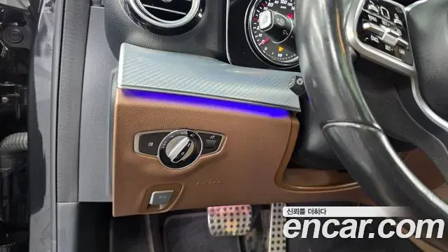 Mercedes-Benz E-Class 2019 — ფოტო 20/32