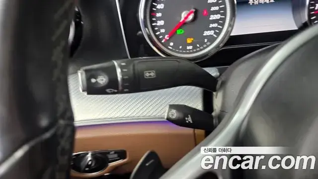 Mercedes-Benz E-Class 2019 — ფოტო 11/32