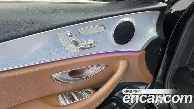 Mercedes-Benz E-Class 2019 — ფოტო 27/32
