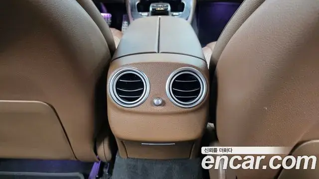 Mercedes-Benz E-Class 2019 — ფოტო 23/32