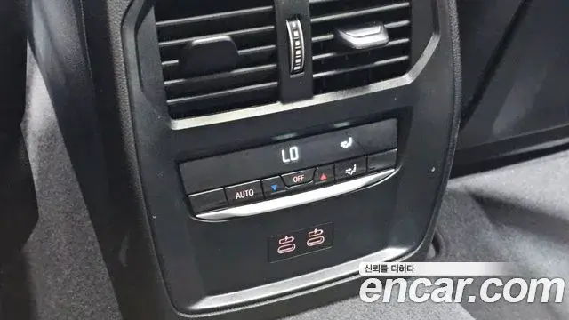 BMW 3 Series 2025 — Photo 28/33