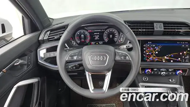 Audi Q3 2023 — ფოტო 14/31