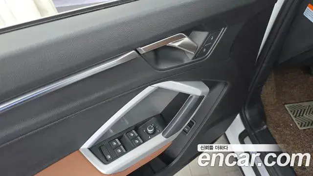Audi Q3 2023 — ფოტო 23/31
