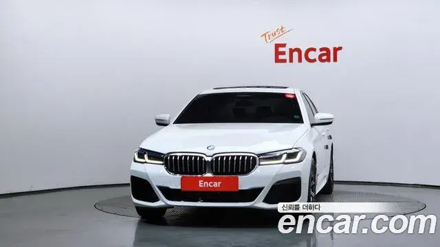 BMW 5 Series 2023 — ფოტო 21/33