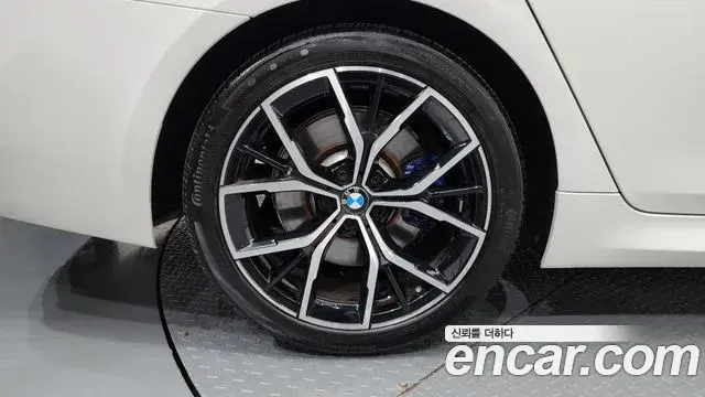 BMW 5 Series 2023 — ფოტო 4/33