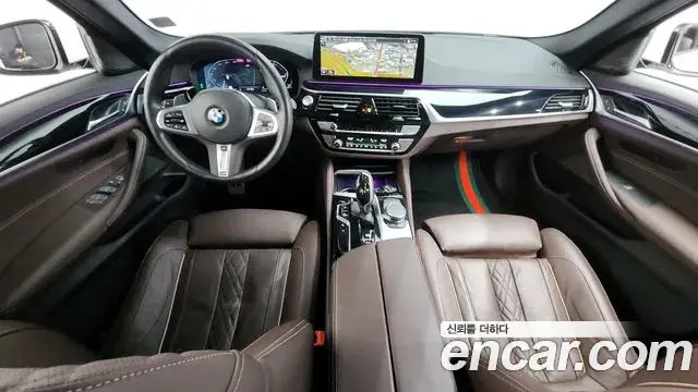 BMW 5 Series 2023 — ფოტო 13/33