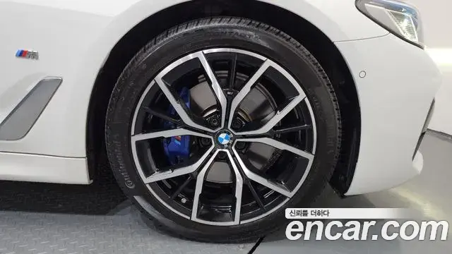 BMW 5 Series 2023 — ფოტო 20/33