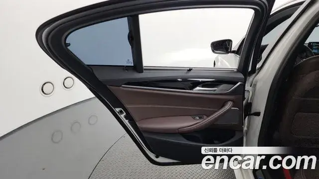 BMW 5 Series 2023 — ფოტო 3/33
