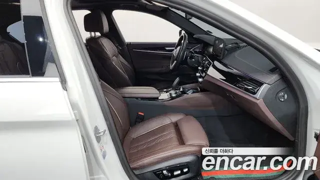 BMW 5 Series 2023 — ფოტო 33/33
