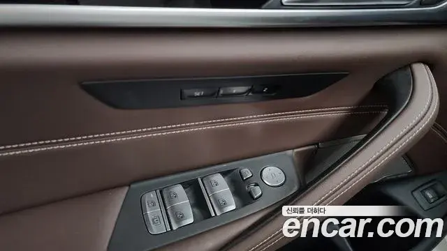 BMW 5 Series 2023 — ფოტო 31/33