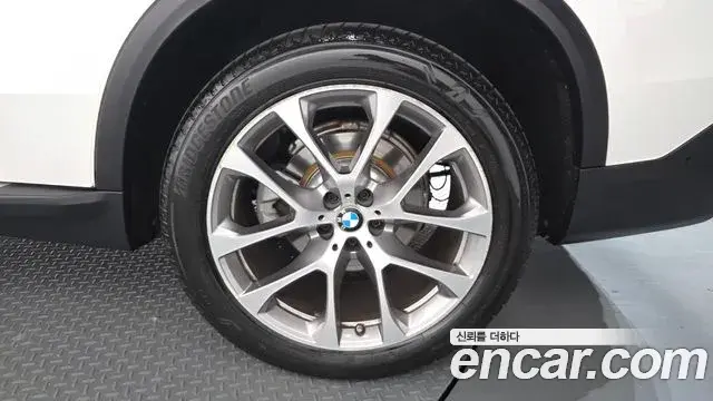 BMW X5 2019 — Photo 10/34