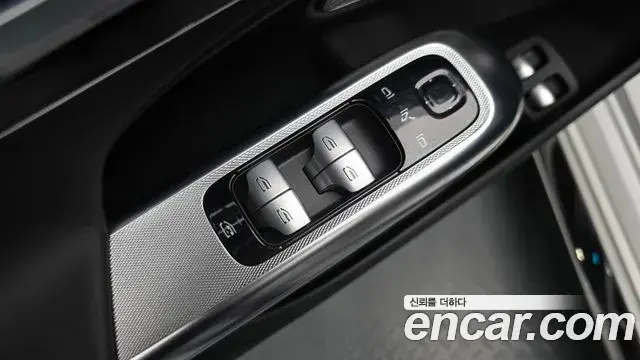 Mercedes-Benz E-Class 2025 — ფოტო 31/36