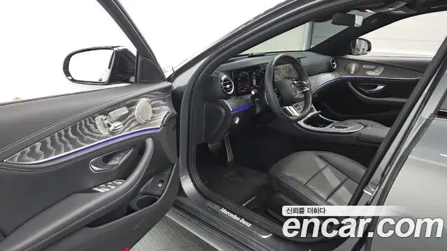 Mercedes-Benz E-Class 2023 — Фото 10/20