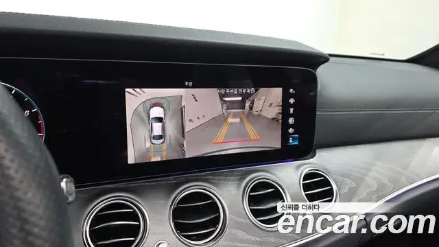 Mercedes-Benz E-Class 2023 — Фото 14/20