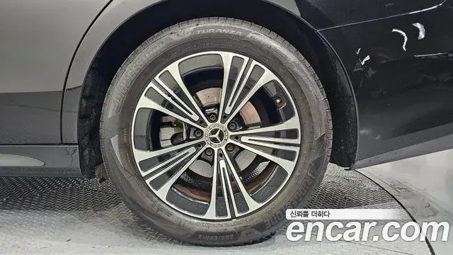 Mercedes-Benz E-Class 2024 — ფოტო 4/30