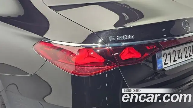Mercedes-Benz E-Class 2024 — ფოტო 9/30