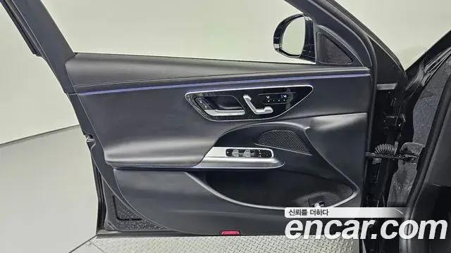 Mercedes-Benz E-Class 2024 — ფოტო 29/30