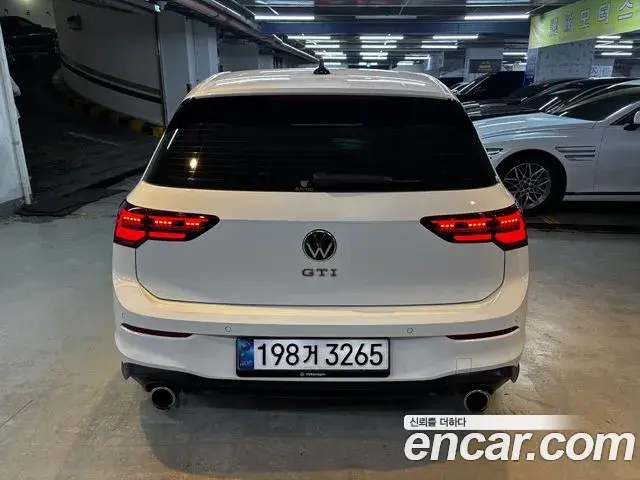 Volkswagen Golf 2024 — Photo 2/20