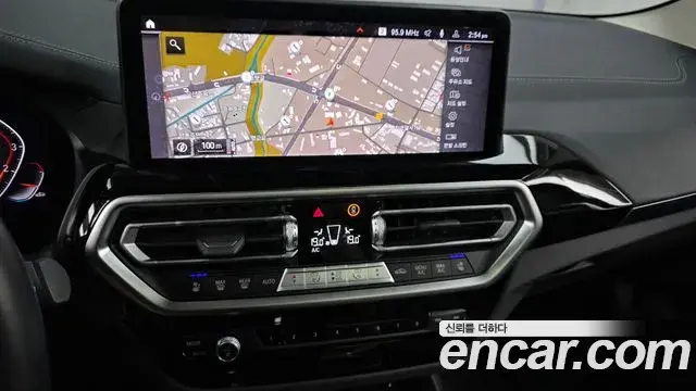 BMW X3 2022 — Photo 18/32