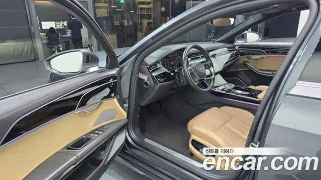 Audi A8 2020 — Фото 10/20