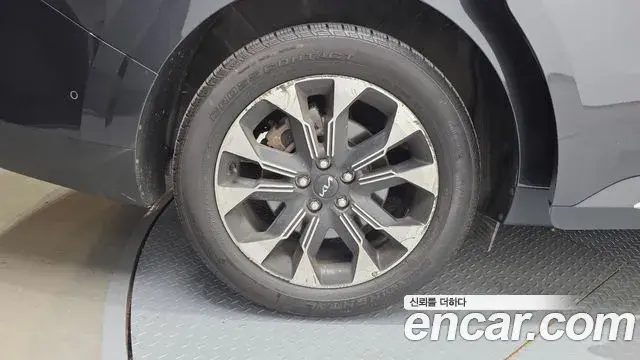 Kia Carnival 2023 — Фото 5/20
