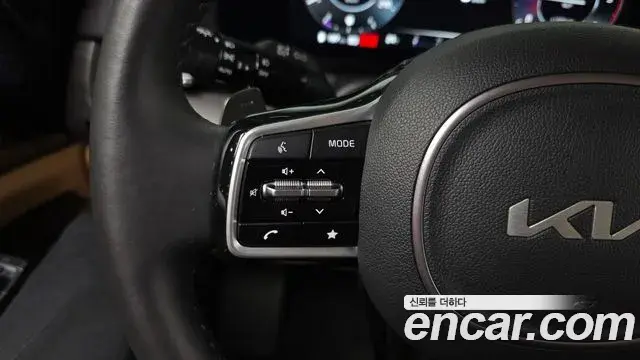 Kia Carnival 2023 — Фото 17/20