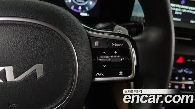 Kia Carnival 2023 — Фото 18/20