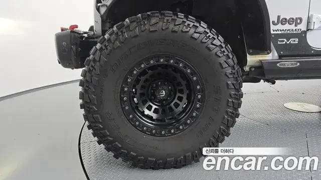 Jeep Wrangler 2020 — Şəkil 12/35