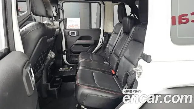 Jeep Wrangler 2020 — Şəkil 21/35