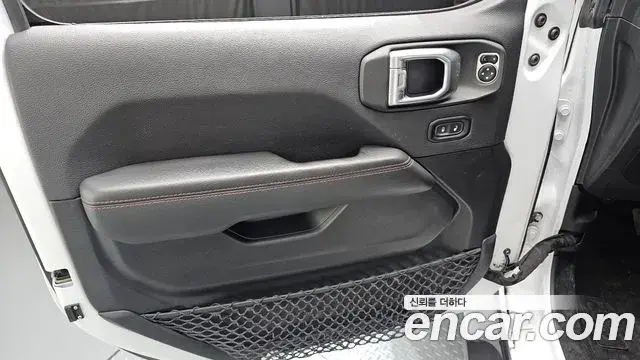 Jeep Wrangler 2020 — Şəkil 23/35