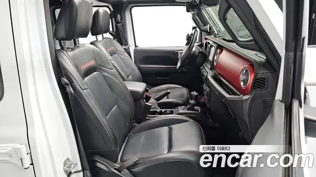 Jeep Wrangler 2020 — Şəkil 28/35