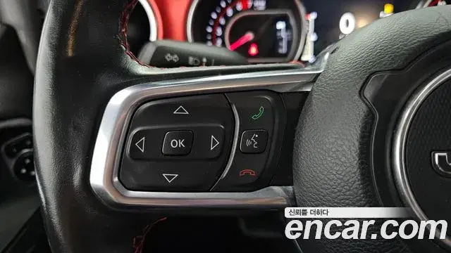 Jeep Wrangler 2020 — Şəkil 30/35