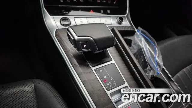 Audi A6 2022 — Şəkil 18/36