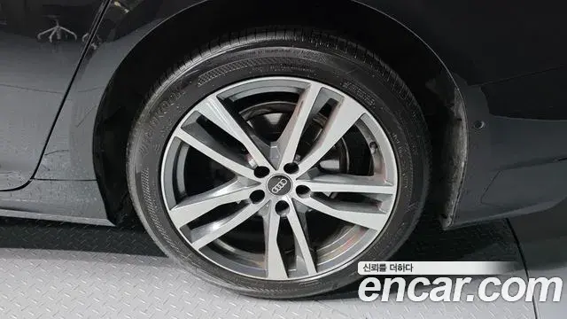 Audi A6 2022 — Şəkil 29/36