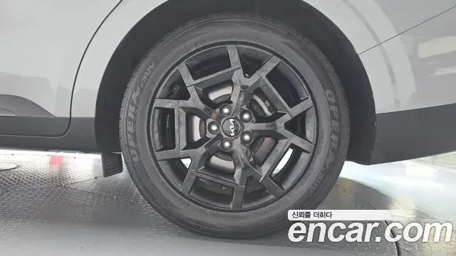Kia Carnival 2024 — ფოტო 15/42