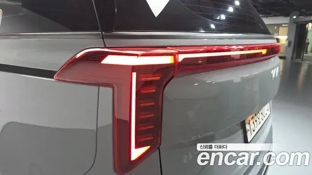 Kia Carnival 2024 — ფოტო 18/42