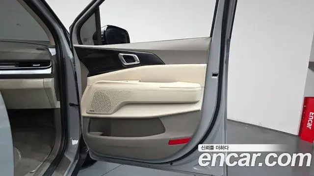 Kia Carnival 2024 — ფოტო 9/42