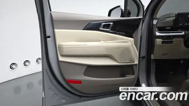 Kia Carnival 2024 — ფოტო 1/42