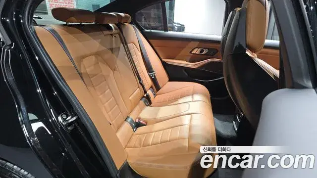 BMW 3 Series 2021 — ფოტო 27/34