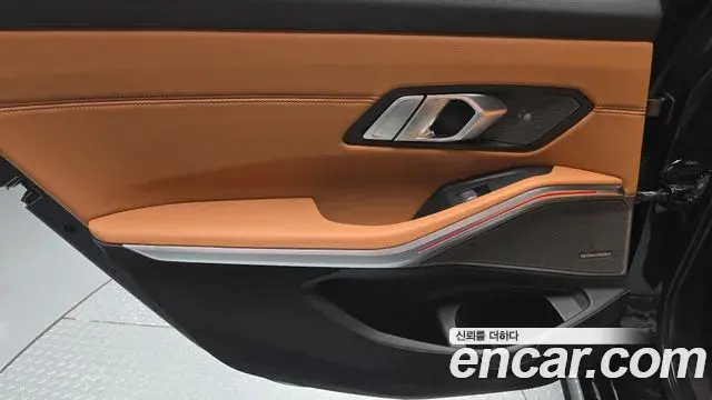BMW 3 Series 2021 — ფოტო 31/34