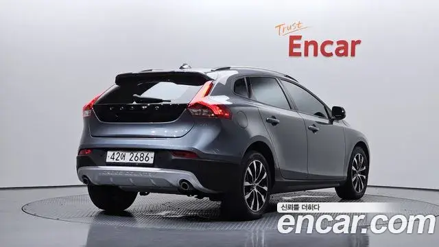 Volvo V40 Cross Country 2019 — Şəkil 2/33