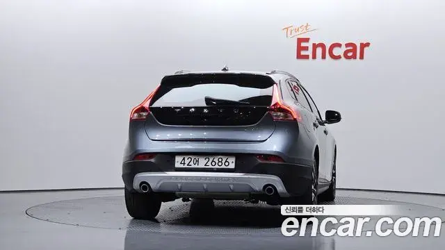 Volvo V40 Cross Country 2019 — Şəkil 8/33