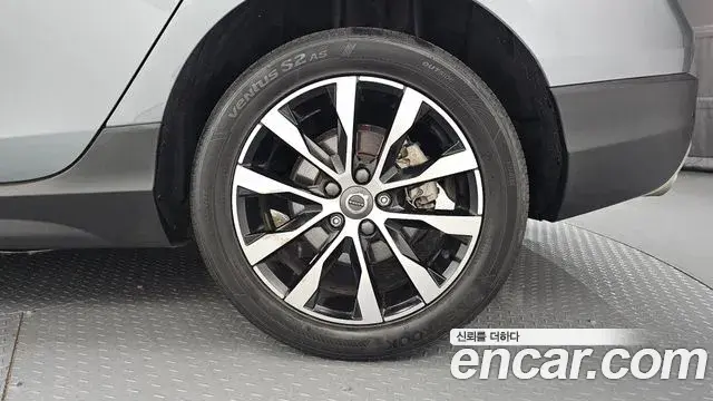 Volvo V40 Cross Country 2019 — Şəkil 12/33