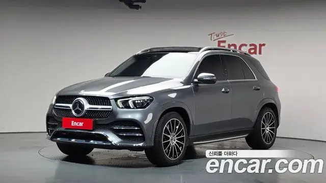 Mercedes-Benz GLE-Class 2023 — Photo 13/38